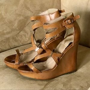👠 FINAL PRICE DROP! Tan Ankle Strap Wedges